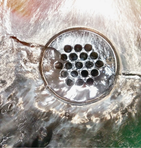 Expert plumber providing fast drain cleaning in JLT (Jumeirah Lakes Towers) Dubai.