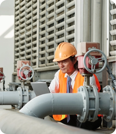 Technician checking his watch to guarantee a prompt water tank cleaning service